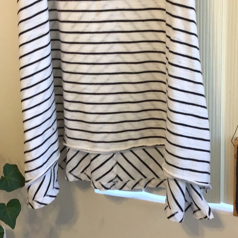 ‘Mossimo’ Sleeveless Black/White Striped Top - Picture 5 of 6